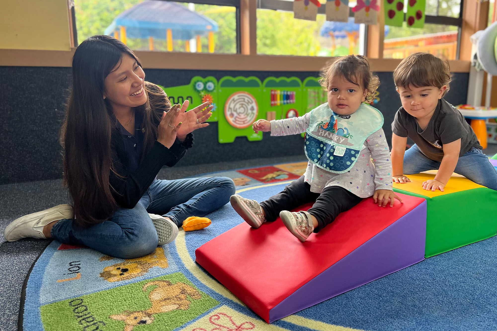 Montessori_In_Aliso_Viejo-Academy_on_the_hills-infant-learning_new_things
