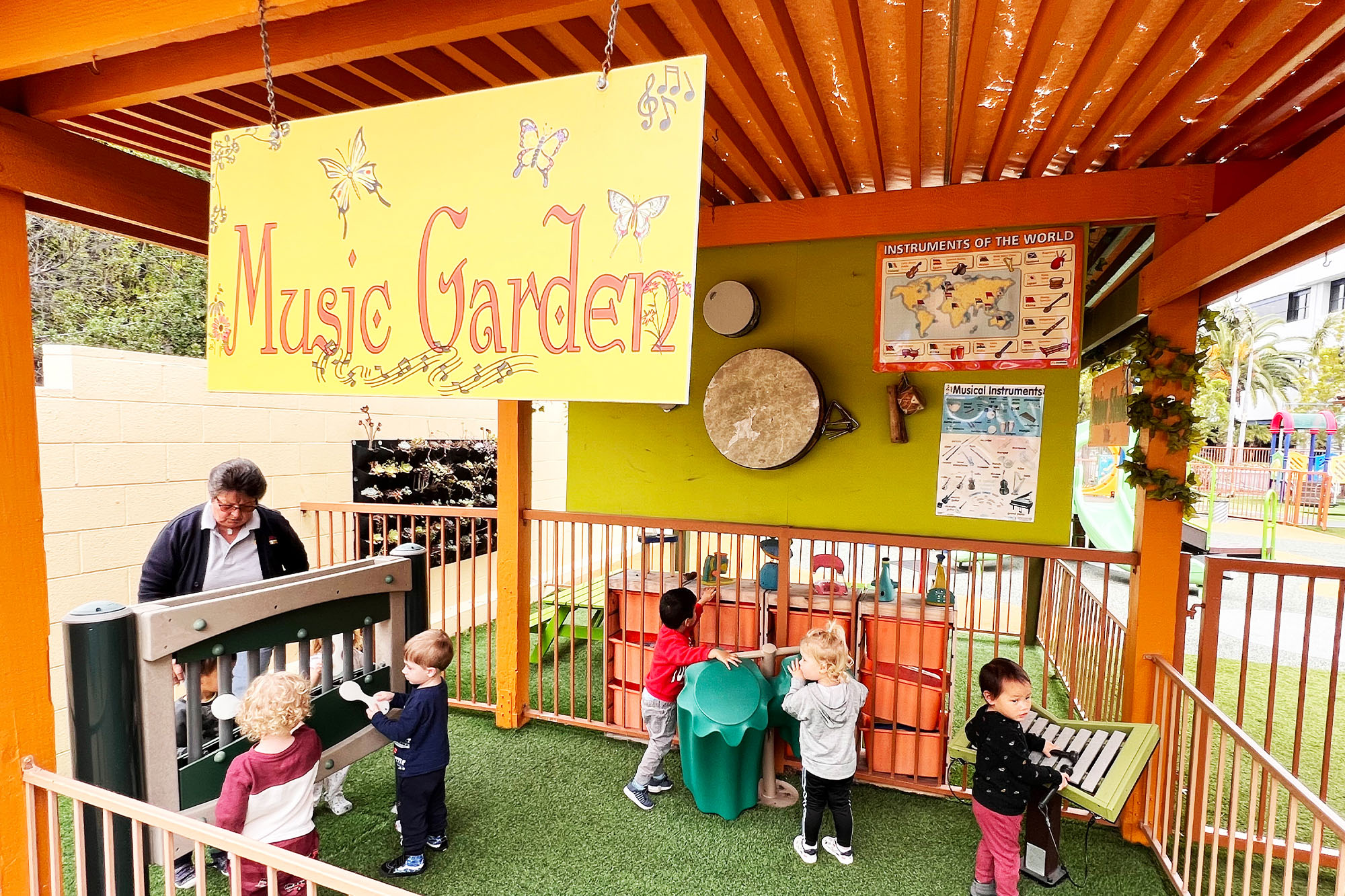Preschool_In_Aliso_Viejo_Academy_on_the_hills-Outdoor_music-music_group